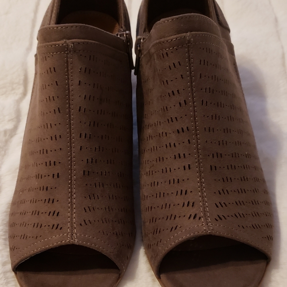 Hokus Pokus Open Toe Bootie NIB